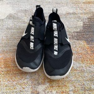 Nike flexrunner tennis shoes size 2Y